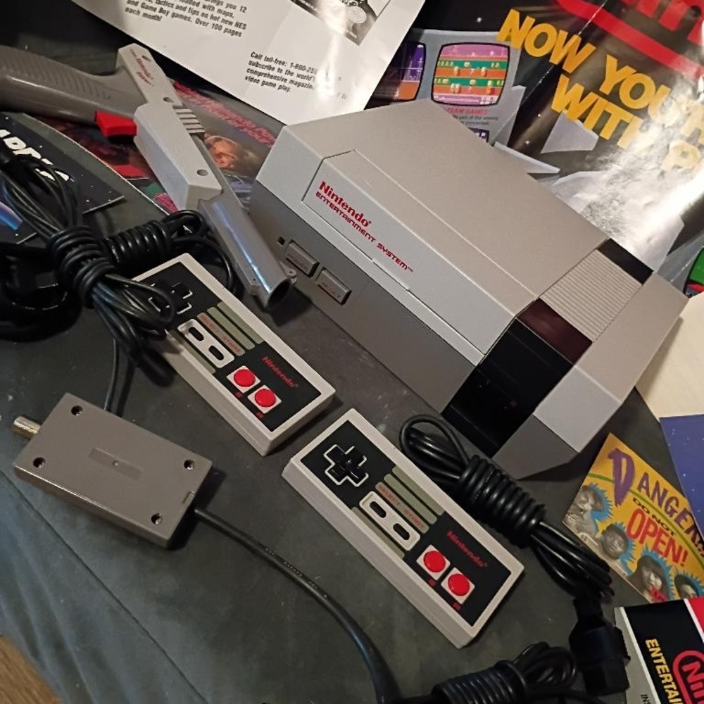 Nintendo NES Game Console